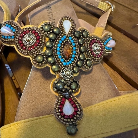 Patrizia Spring Step Sandals with gold suede straps and faux jewels. Size 8 GUC - Picture 9 of 11